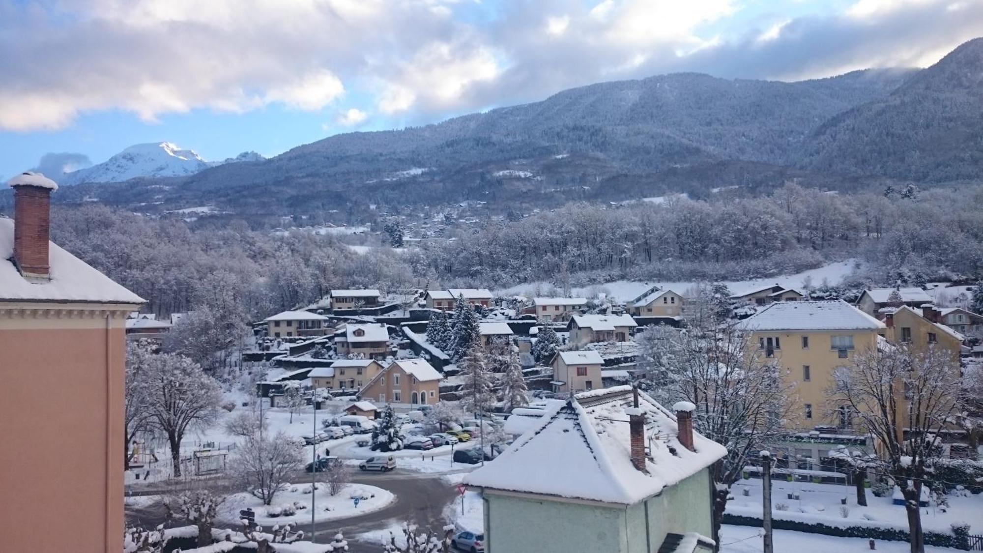Le T2 Douillet D'Uriage - Residence Le Louvre - Cure Thermale Uriage- Proche Chamrousse - Jusqu'A 3 Personnes - Region Agreable En Toute Saison Vaulnaveys-le-Haut 외부 사진